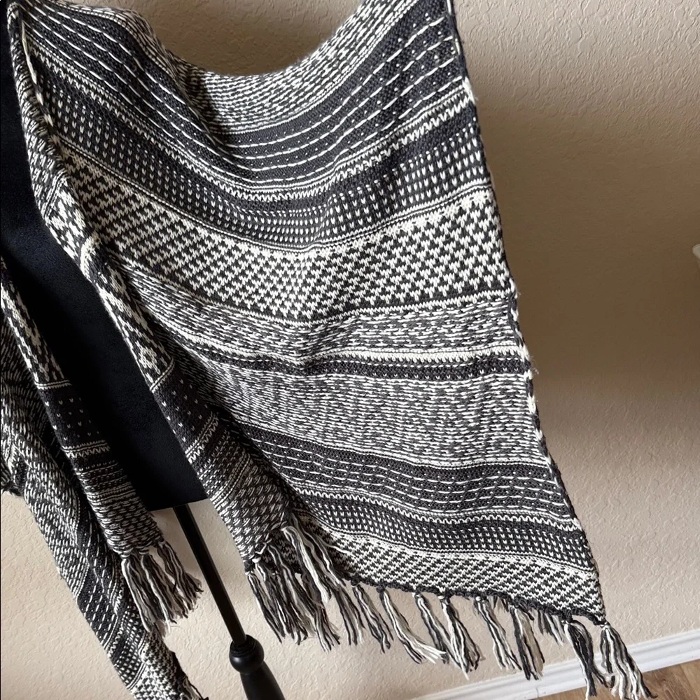 N/A grey white